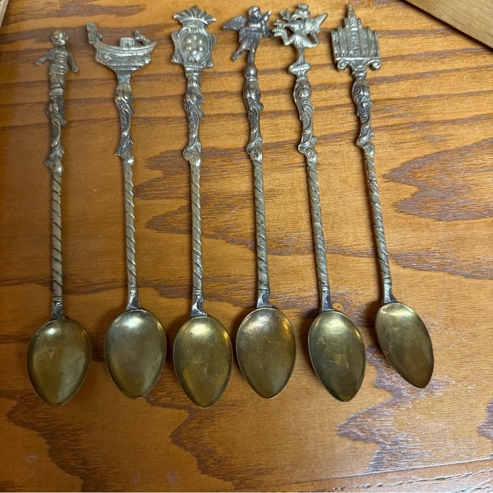 Vintage Gold toned Italian Decorative Spoons 6 piece Set Beautiful Condition